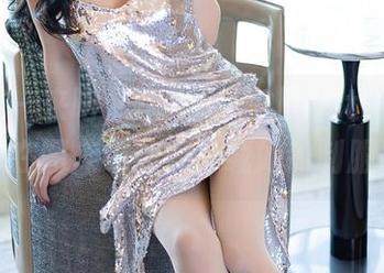 秀人网 – 来吧，跟上黄可Christine的步伐，在图库中肆意下载她的制服吧！