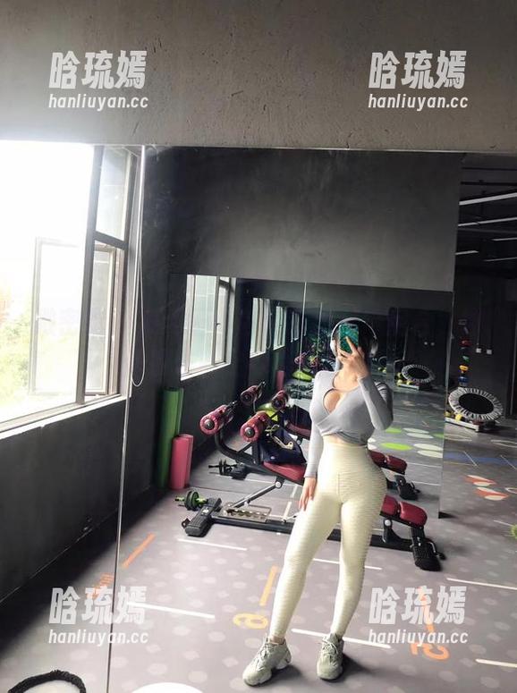 微密圈 - 发现童小芯：原图壁纸组合，微信朋友圈足球场扫一扫！