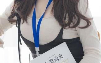 紧急企划 – 原图中的一只喵喵梓，吊带解放她的好身材！套图突然有种期待感？