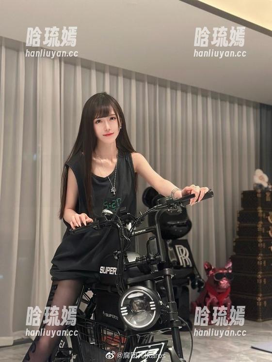 这就是制服的力量！腐团儿Ikaros高清写真集上线，管饱！