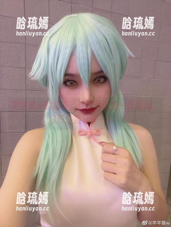 芊芊酱w的猫耳，这图片就像一阵毒风，没忍住要分享一下！