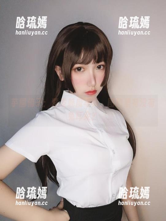 芋圆侑子：紫发魅魔写真，图包里有没有兔耳朵？
