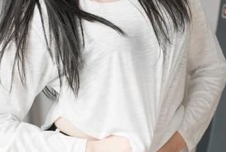 花漾show – 婚纱里面的Emily顾奈奈酱，在原图里竟然有种，怎么说呢，像个公主，真不想打扰她的宁静。