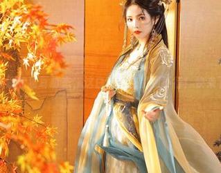 苏嫣嫣阿姨的猫耳萌态，这白色头饰赞到不行！快来下载吧！