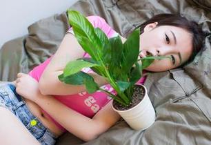菠萝社 – 柳侑绮Sevenbaby又来了，最新网袜照片，真希望她下次试试果皮袜。