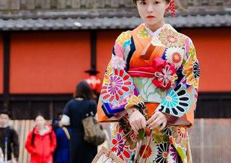 菠萝社 – 在柳侑绮Sevenbaby的全套扑克牌日记中，我到底在找些什么？