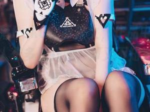 高清落落Raku化身修女，作品中每个角度都让人想多看几眼，却又不知道究竟在看什么？