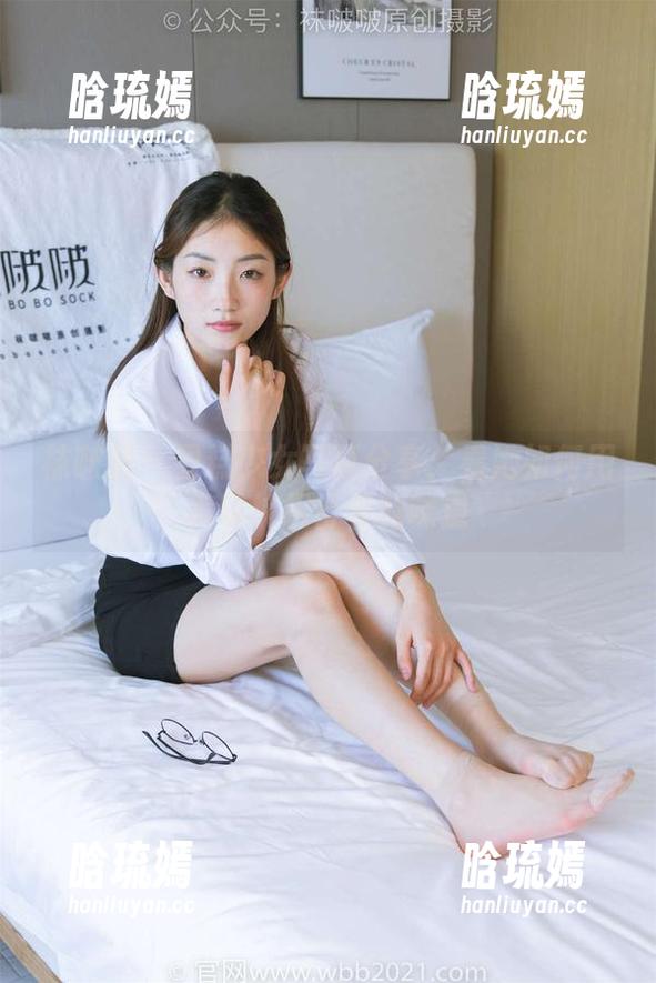 袜啵啵 - 雪糕少女写真分享：看她如何用美味捕捉青春的味道