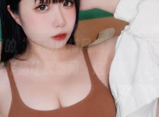 写真界的“运动内搭风潮”，贞子蜜桃的定制作品让我想问：这是要割草吗？