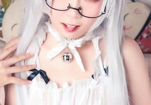 高清捕捉：里见年一的浴缸猫咪，分享一场与水的邂逅