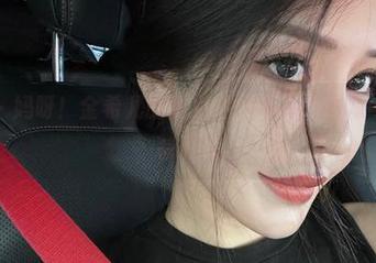 微密圈 – 妈呀！金希儿的熟女黑丝写真，疑似可以用来减压的