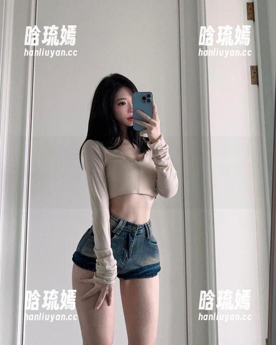 微密圈 - 陈妮妮UNI厨娘写真：一边翻图册一边自我反省，我什么时候能做到这样？