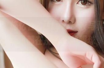 青豆客 – 施忆佳Kitty酱皮衣写真：每一张原图都在挑衅你的眼球。