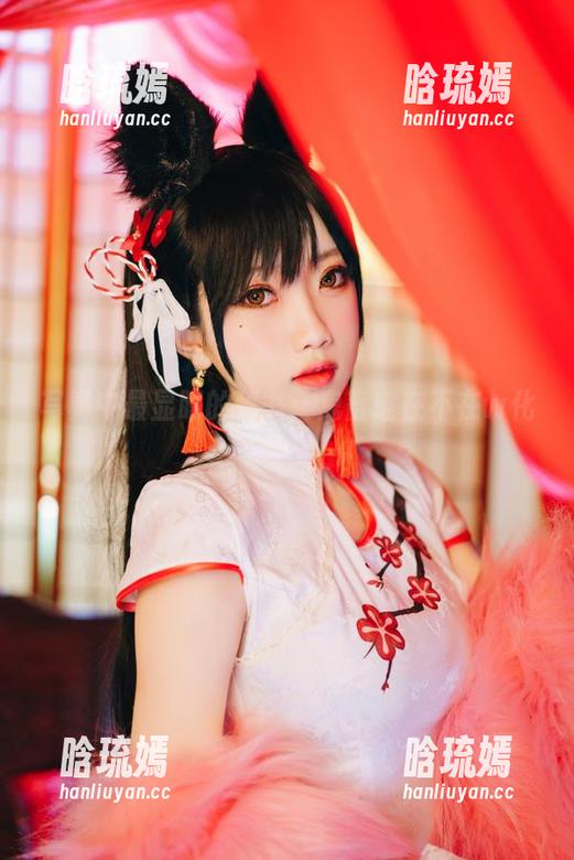 写真中最显眼的秘书：鬼畜瑶在不在w化身！