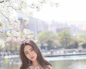 魅妍社 – SISY思的私拍版白丝教科书，谁敢说这是小事一桩？