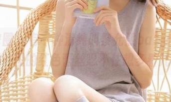 微密圈 – 有一种清纯叫黎允熙baby：私房图片里的红色蕾丝忍不住想多看几眼！