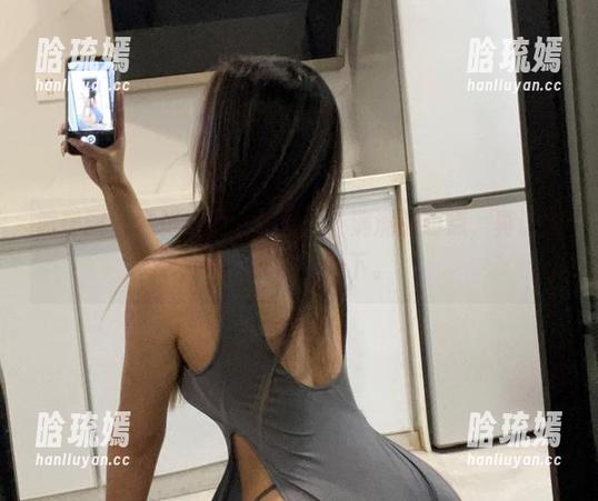 微密圈 - 黑饱宝的女仆写真，满满的萌点，真让人想“雇佣”一下。